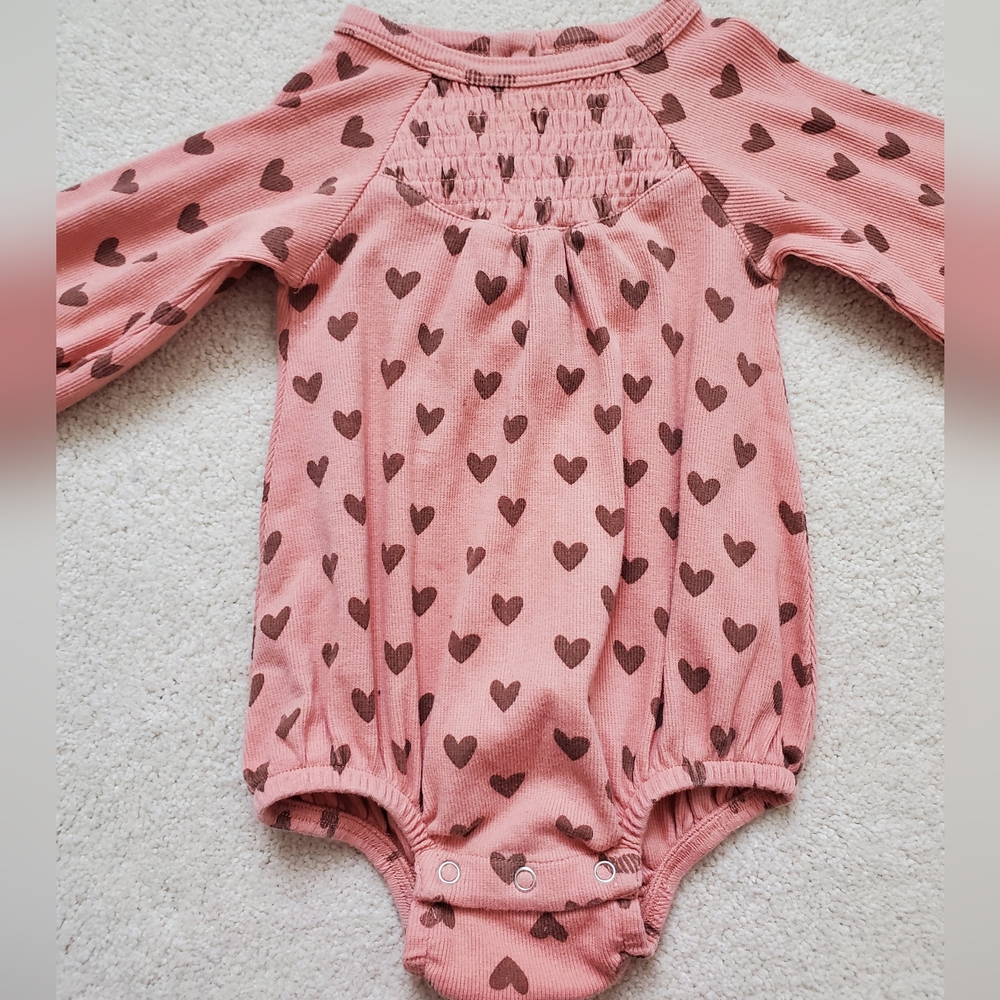 Kate Quinn Baby Girls Ribbed Smocked Heart Bodysuit sz6-12m - Picture 11 of 12